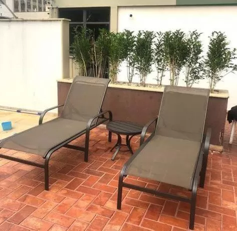 Kit com 2 Espreguiçadeiras para Piscina Summer - Alumínio Marrom, Tela Sling Marrom | Empilhável