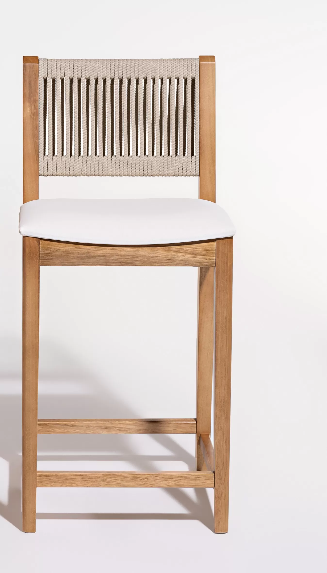 Banqueta TUNE Baixa - Para Área Gourmet, com a Assento Estofado e Encosto em Corda | Acabamento em Verniz - Espaço Casa e Jardim