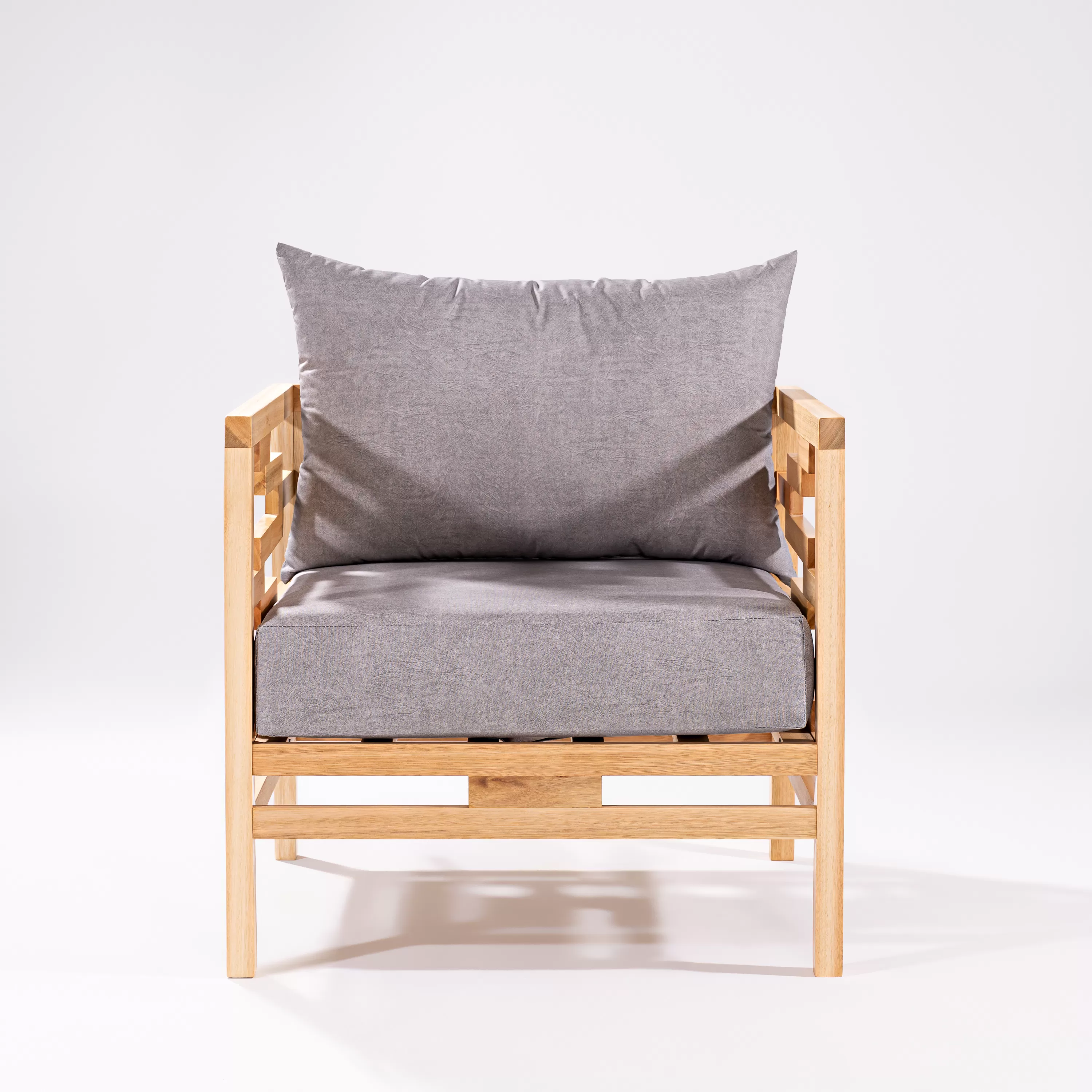 Poltrona Grécia para Área Gourmet, em Madeira e Estofado - 1 Lugar | Acabamento em Verniz - Espaço Casa e Jardim