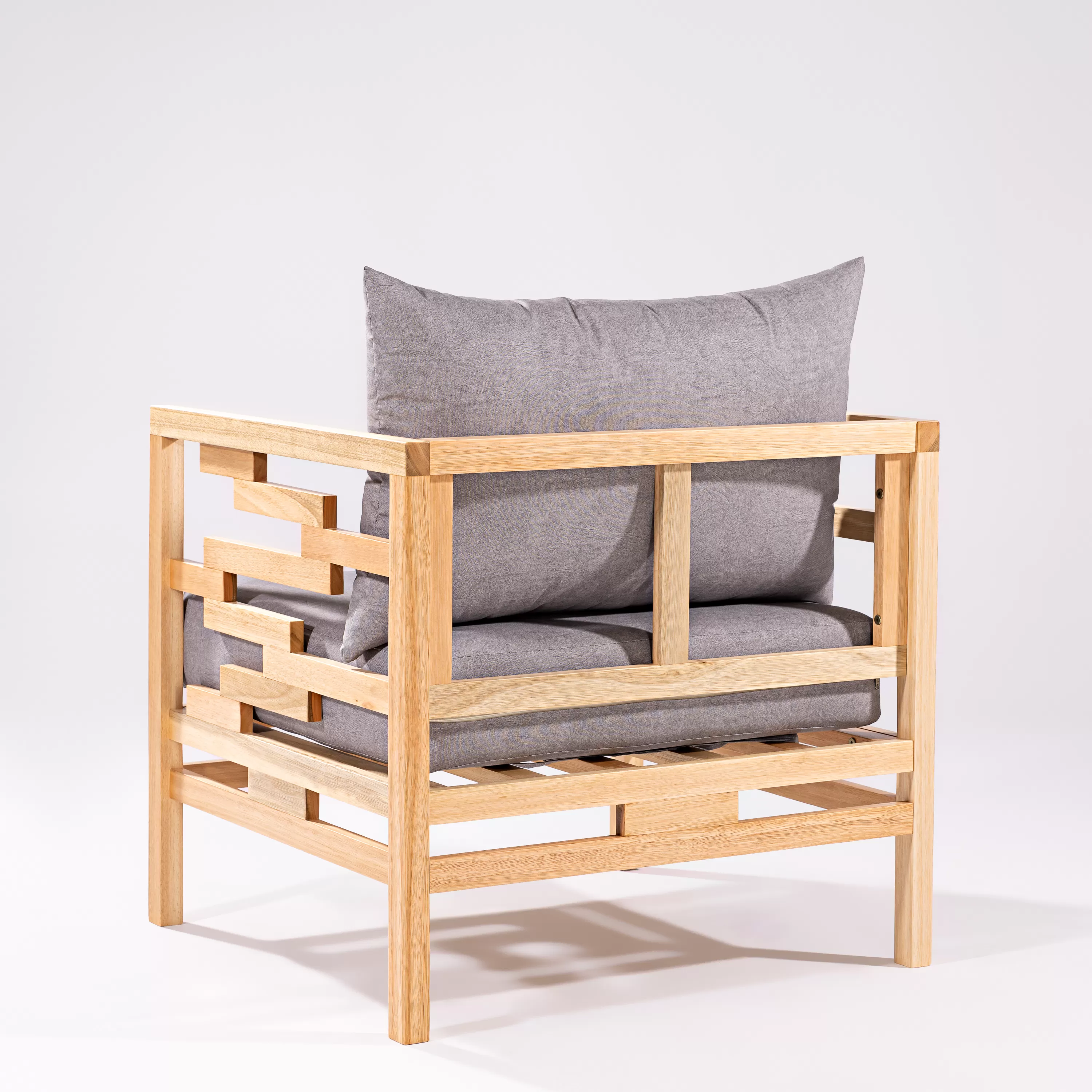 Poltrona Grécia para Área Gourmet, em Madeira e Estofado - 1 Lugar | Acabamento em Verniz - Espaço Casa e Jardim