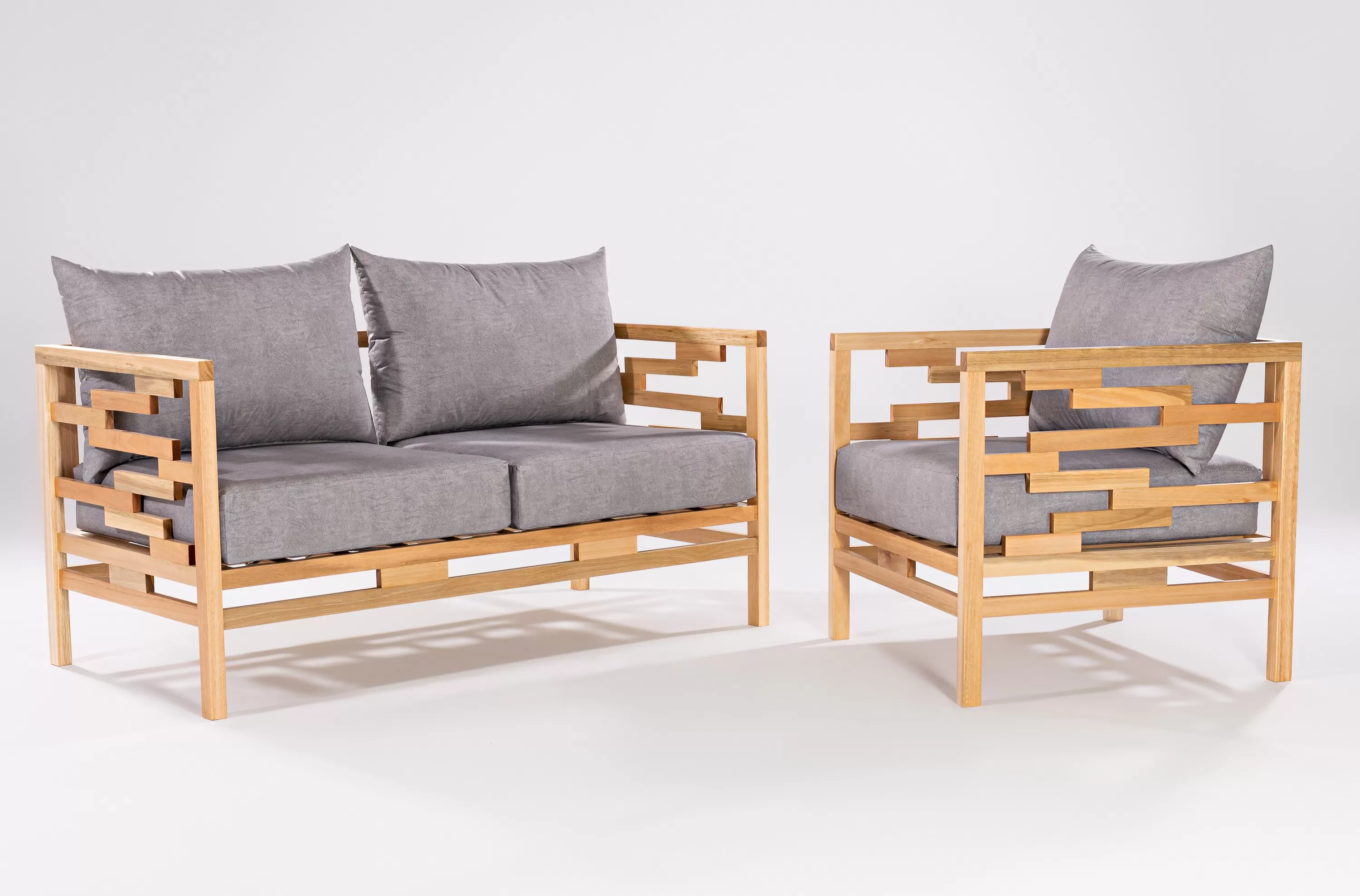 Poltrona Grécia para Área Gourmet, em Madeira e Estofado - 1 Lugar | Acabamento em Verniz - Espaço Casa e Jardim