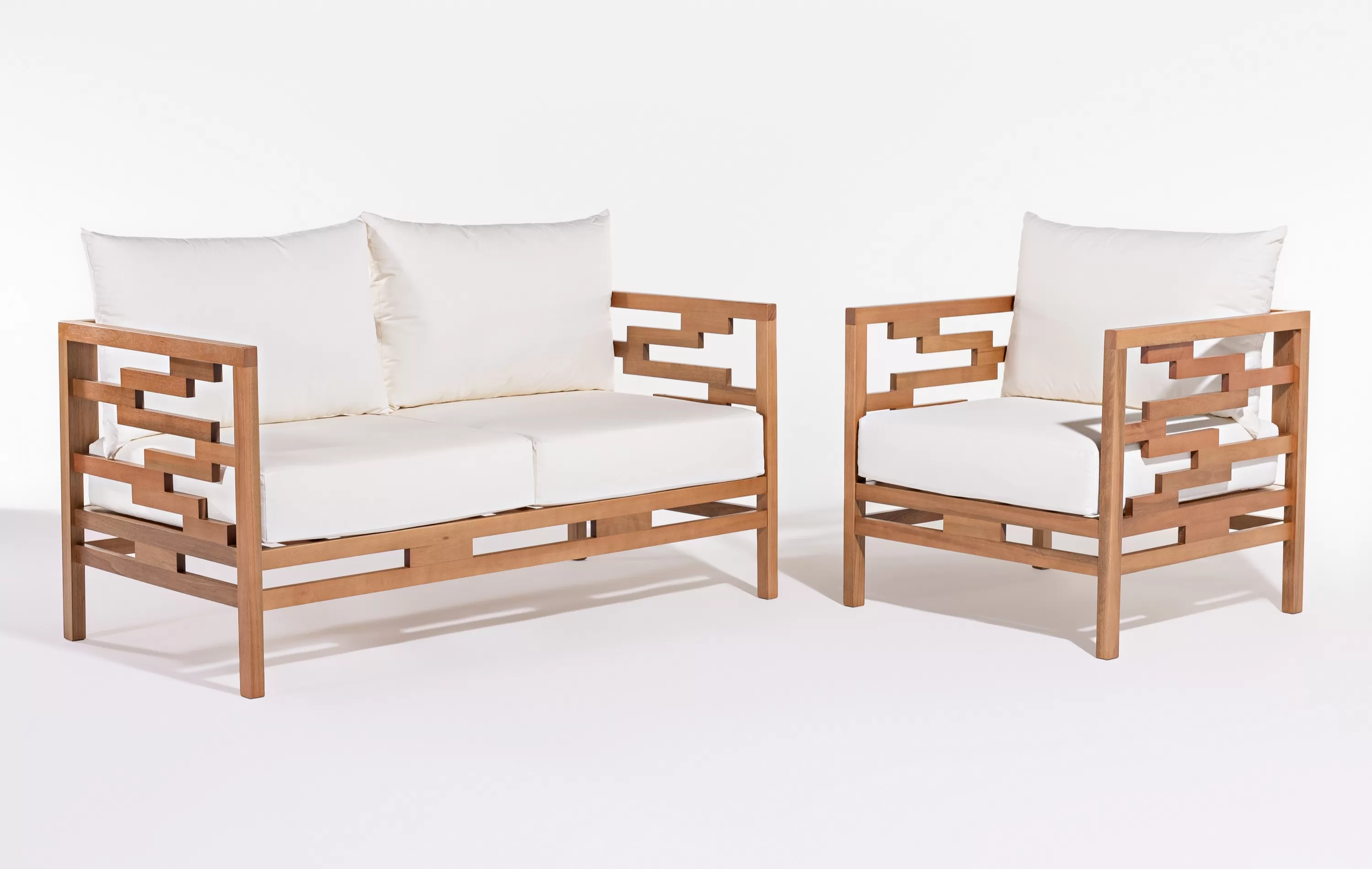 Poltrona Grécia para Área Gourmet, em Madeira e Estofado - 1 Lugar | Acabamento em Verniz - Espaço Casa e Jardim