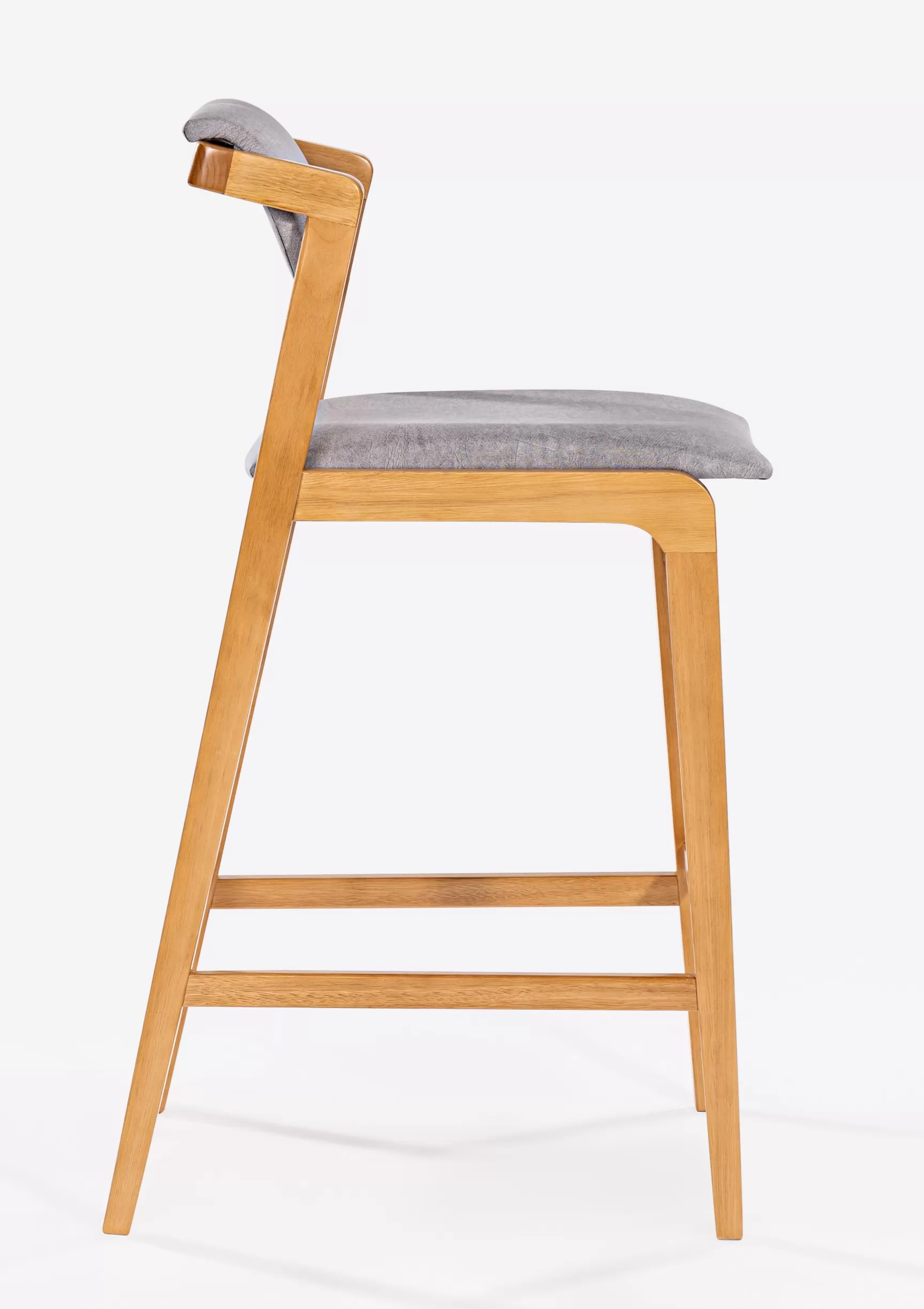 Banqueta Davos para Área Gourmet em Madeira, assento e encosto estofado | Acabamento em Verniz - Espaço Casa e Jardim