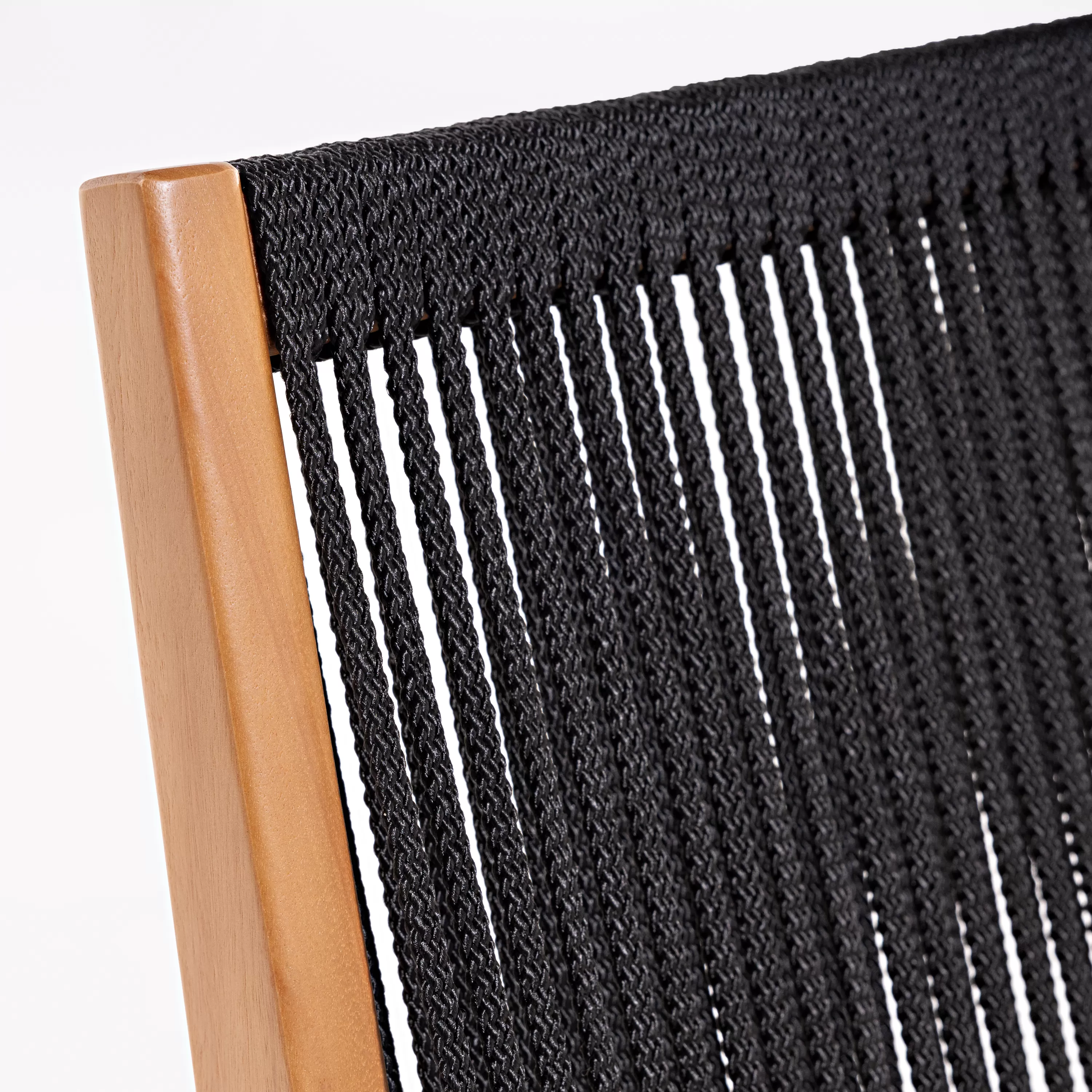 Cadeira em Madeira e Corda Náutica Paraty | Espaço Casa e Jardim