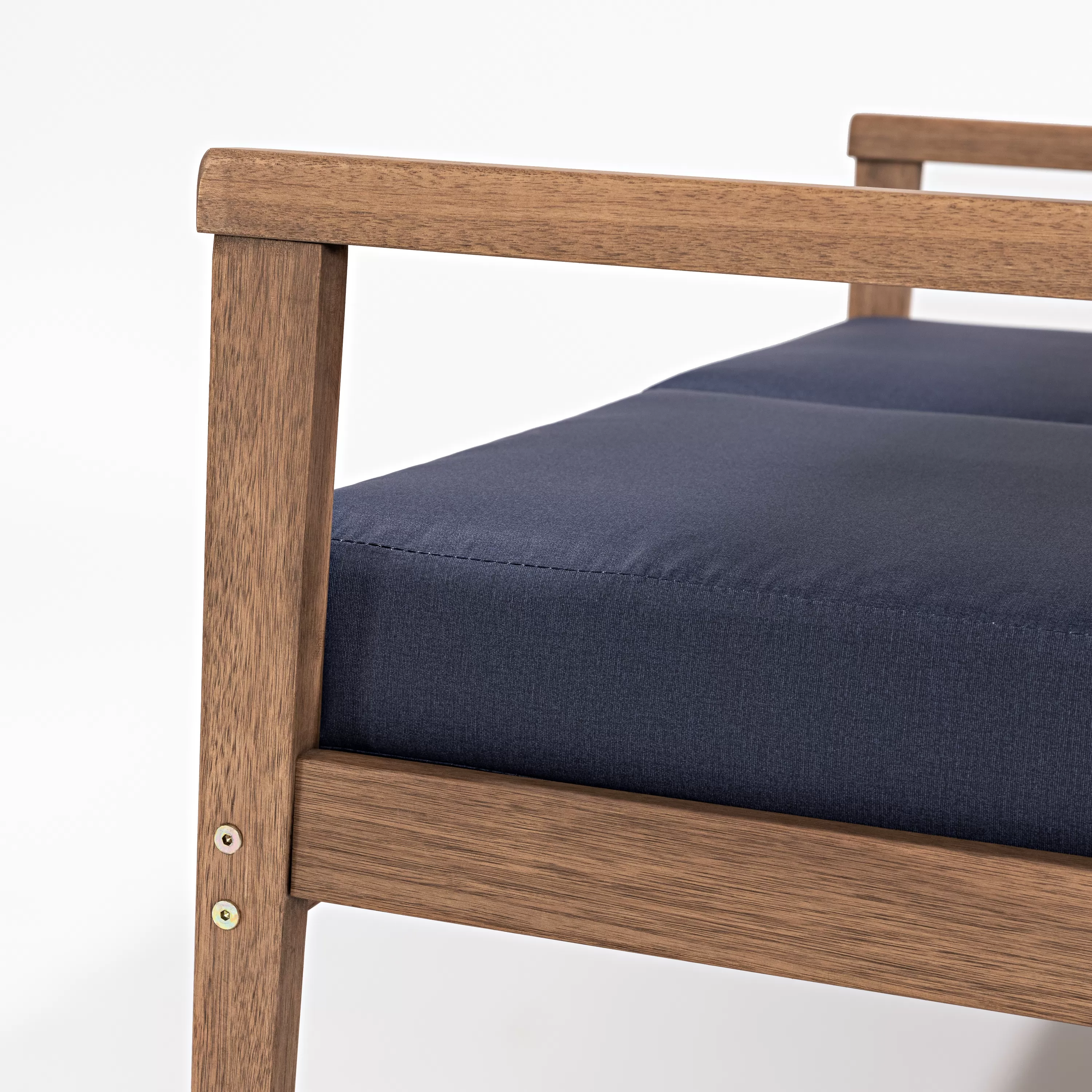 Sofá Riade para Área Gourmet em Madeira com assento e encosto estofados - 2 Lugares | Acabamento em Verniz - Espaço Casa e Jardim