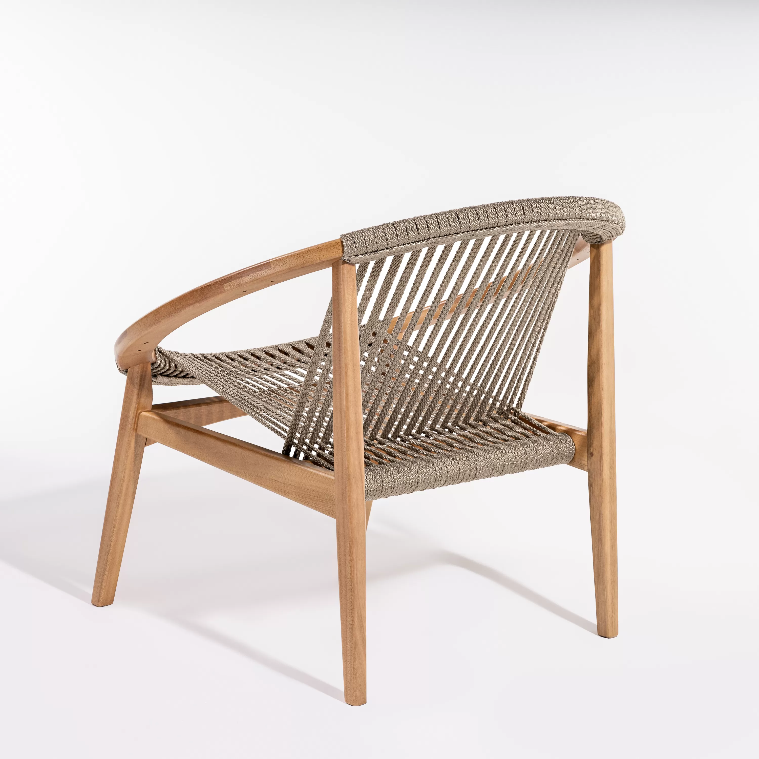 Poltrona Luxor para Área Gourmet em madeira e corda náutica | Acabamento em Verniz Natural - Espaço Casa e Jardim