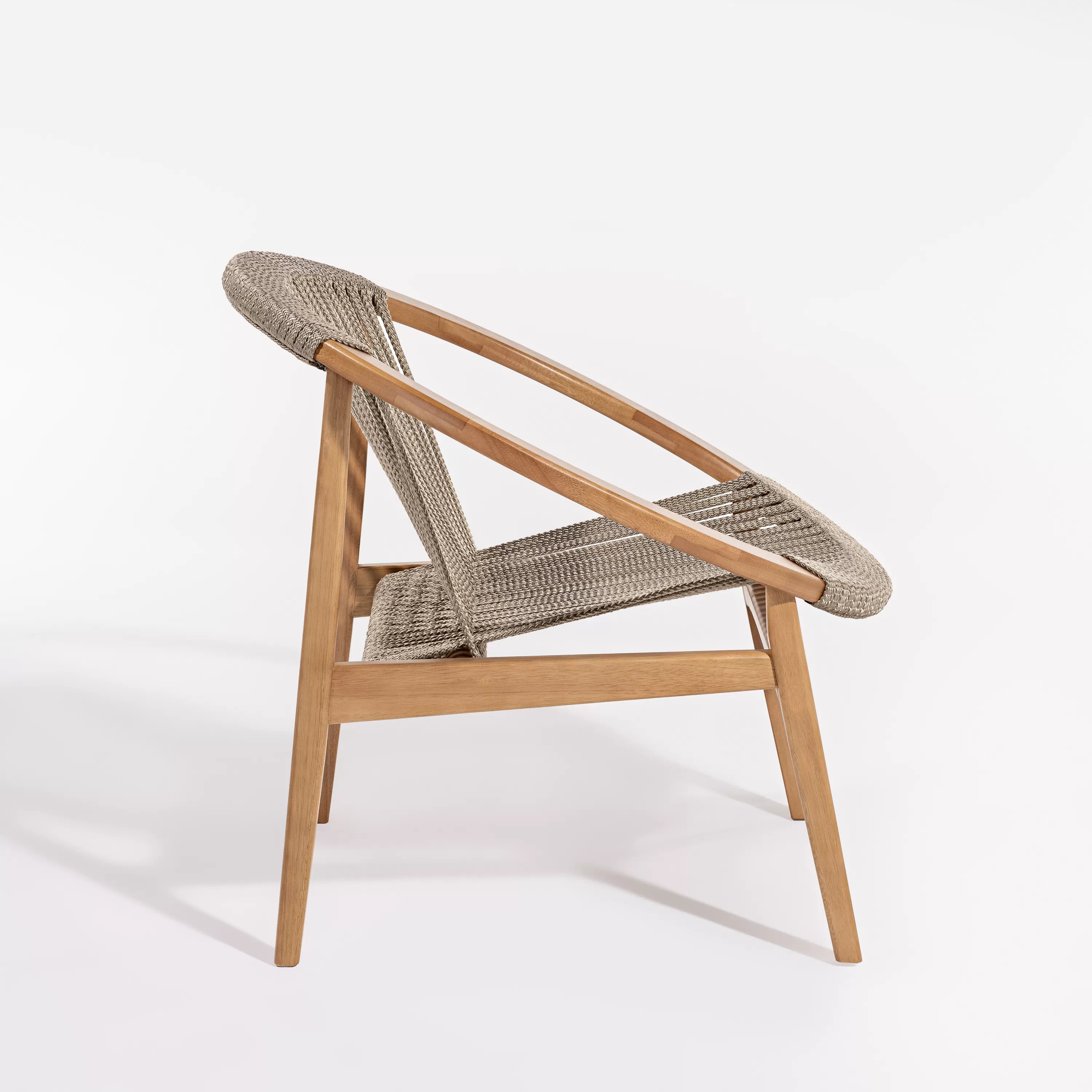 Poltrona Luxor para Área Gourmet em madeira e corda náutica | Acabamento em Verniz Natural - Espaço Casa e Jardim