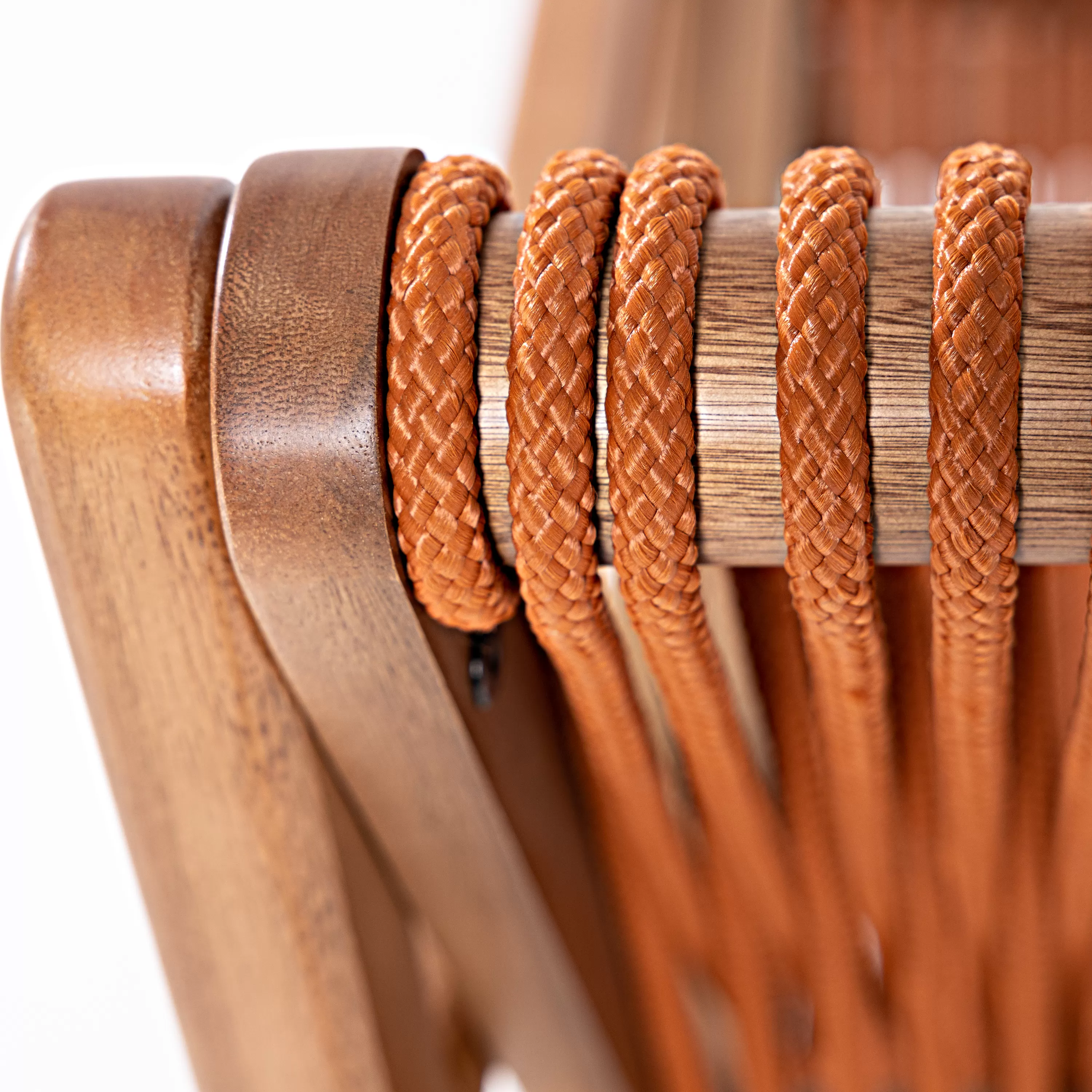 Poltrona Creta em madeira e corda náutica | Acabamento em Verniz - Espaço Casa e Jardim