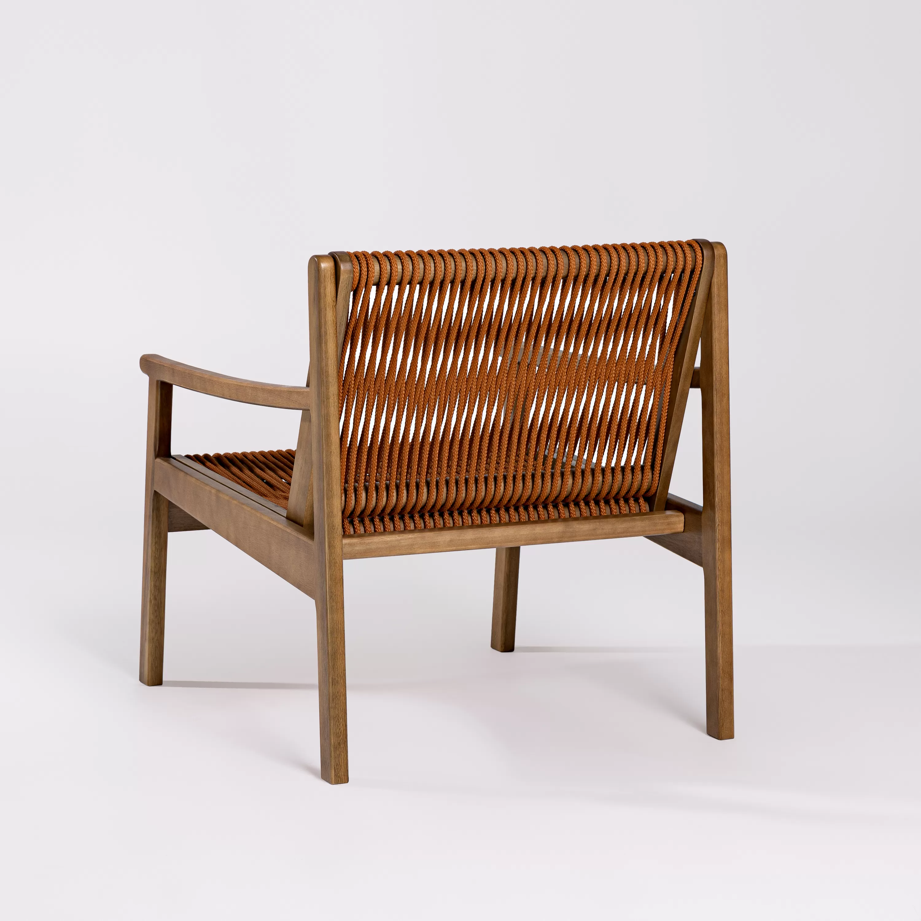 Poltrona Creta em madeira e corda náutica | Acabamento em Verniz - Espaço Casa e Jardim