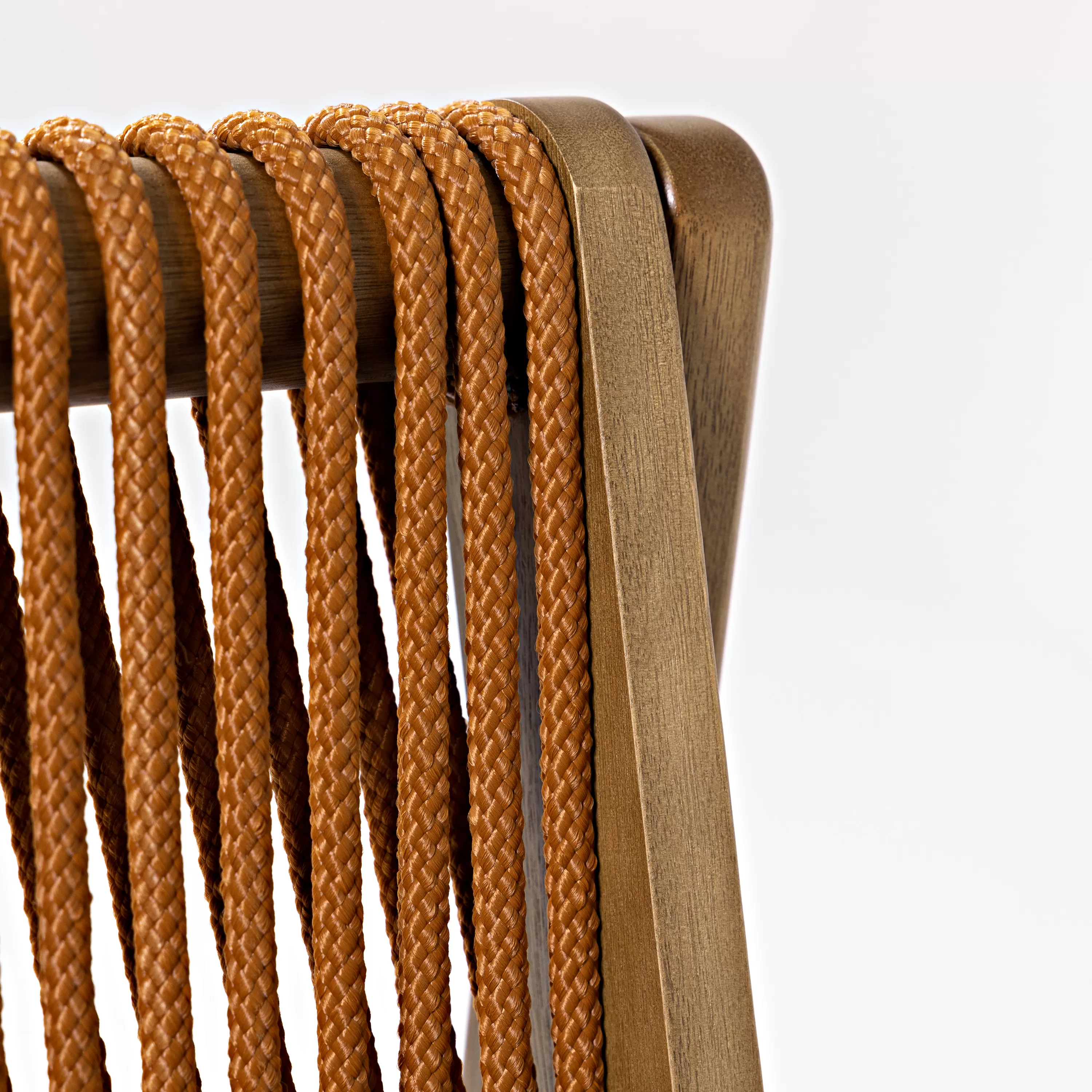 Poltrona Creta em madeira e corda náutica | Acabamento em Verniz - Espaço Casa e Jardim