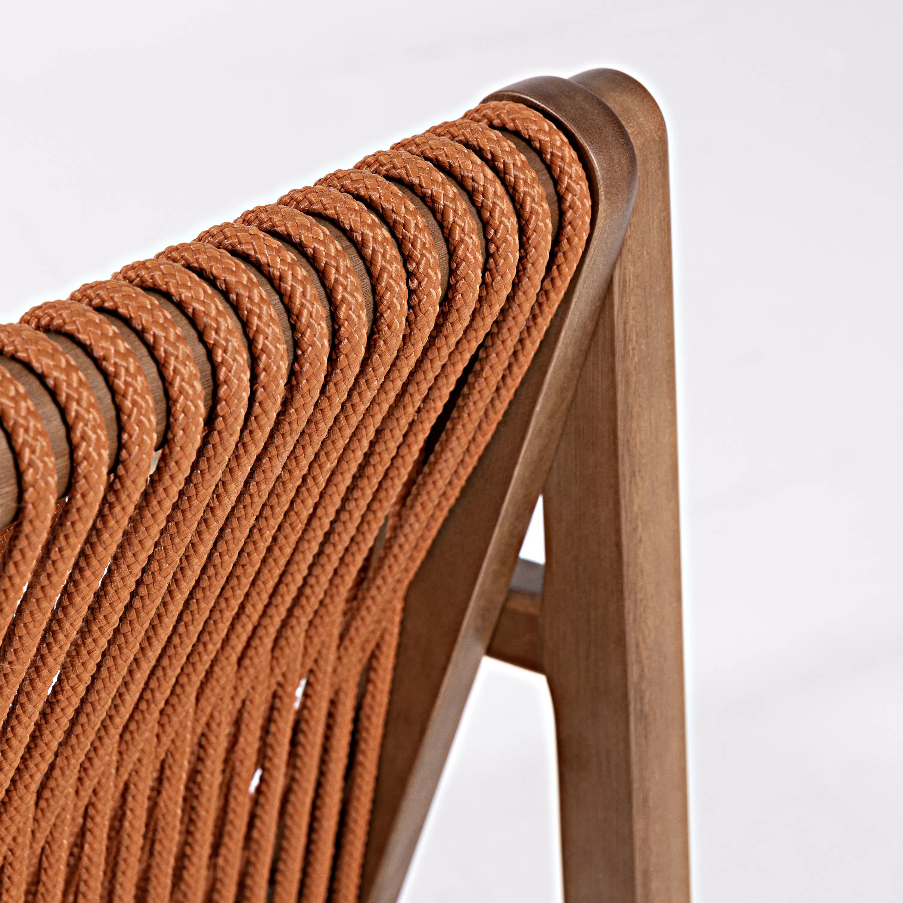 Poltrona Creta em madeira e corda náutica | Acabamento em Verniz - Espaço Casa e Jardim