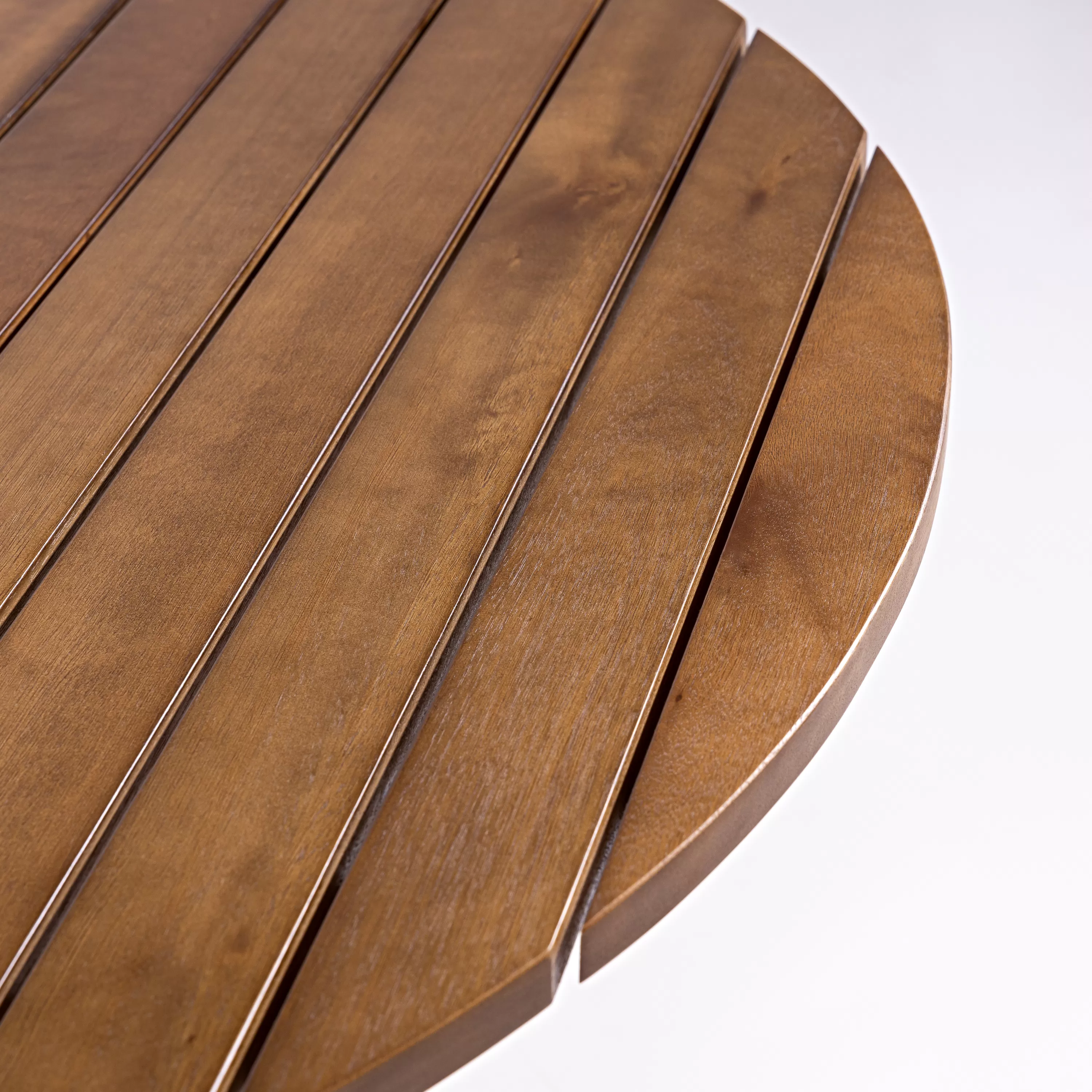 Mesa para Área Gourmet Redonda em Madeira Maya | Acabamento em Verniz - com 1,20 de diâmetro - Espaço Casa e Jardim