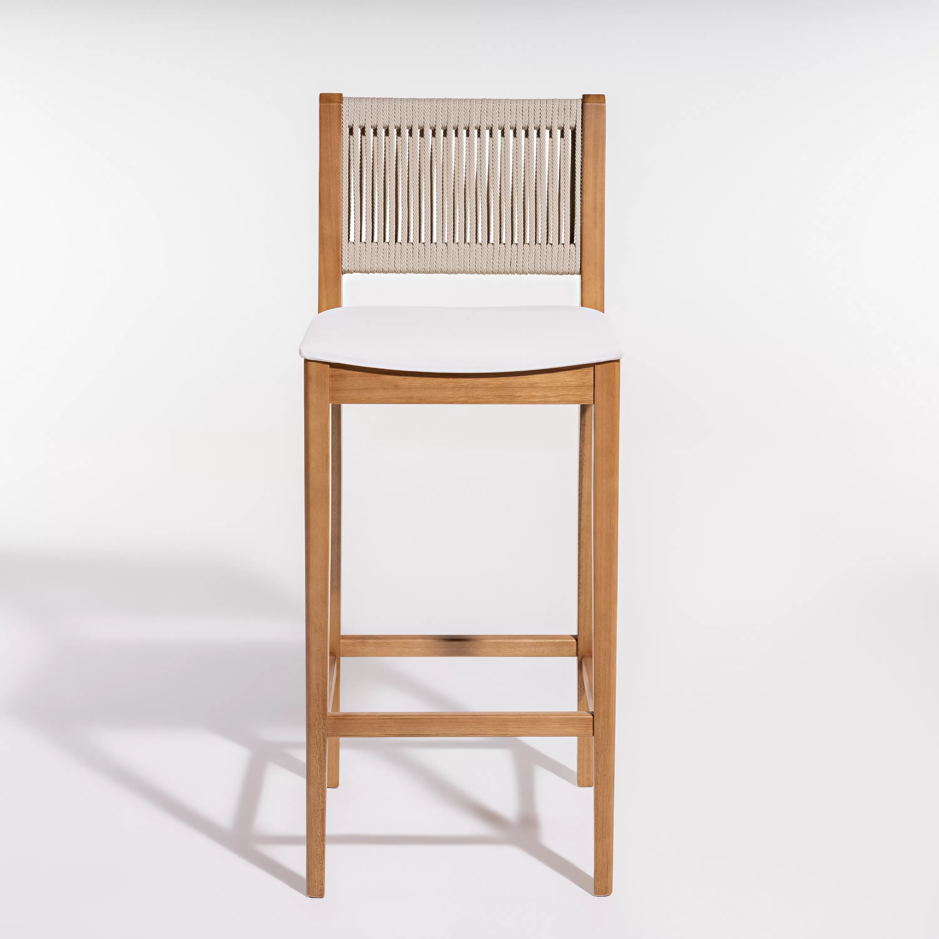 Banqueta TUNE Alta - Para Área Gourmet, com a Assento Estofado e Encosto em Corda | Acabamento em Verniz - Espaço Casa e Jardim