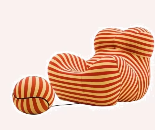 Poltrona La Mamma Arm com Pufe - Listrado Vermelho