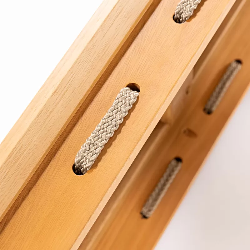 Banco em Madeira Corda Areia e Cores | Linha Traço - Alt. 0,43 cm X Larg. 2,20 cm X Prof. 0,37 cm - Espaço Casa e Jardim