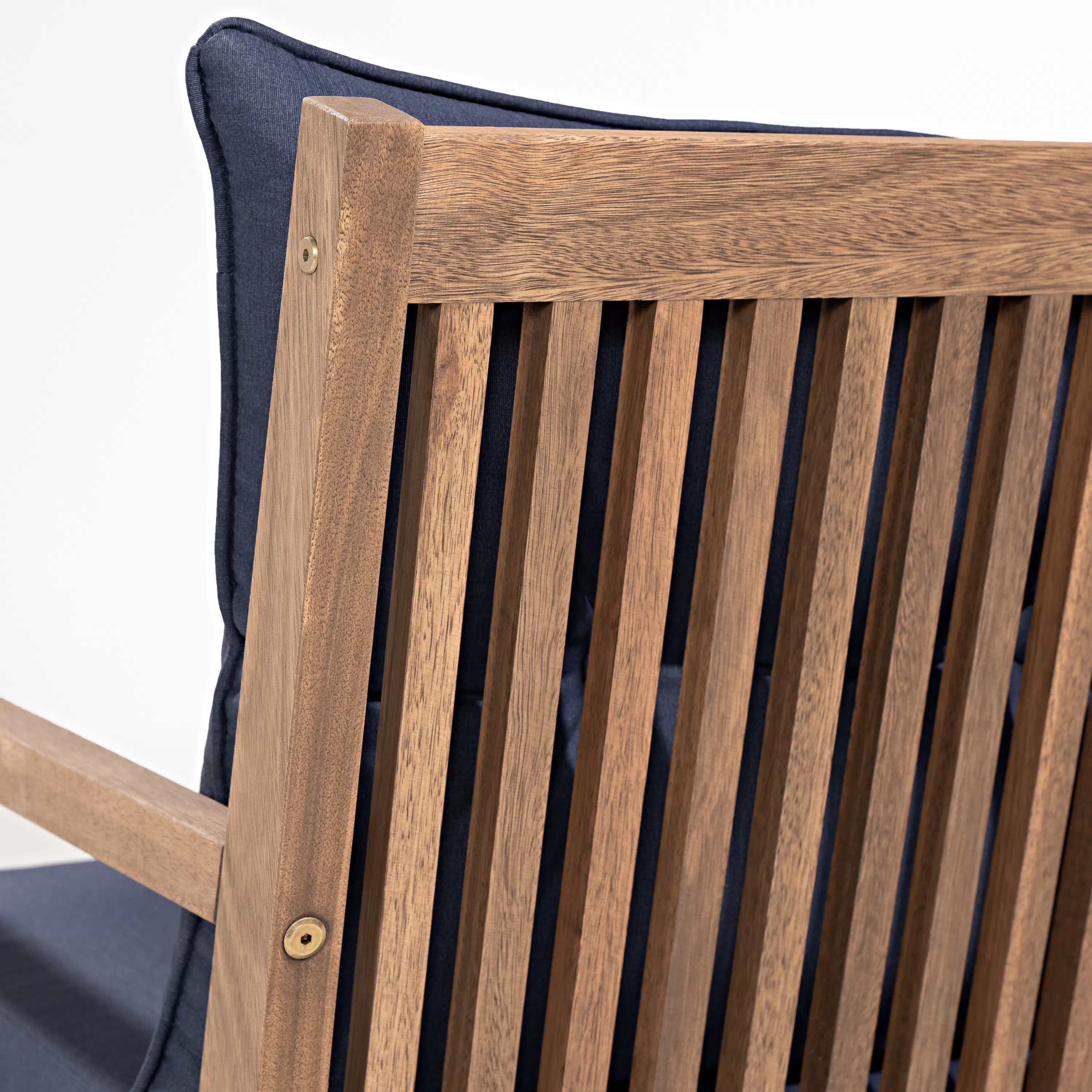 Sofá Riade para Área Gourmet em Madeira com assento e encosto estofados - 2 Lugares | Acabamento em Verniz - Espaço Casa e Jardim