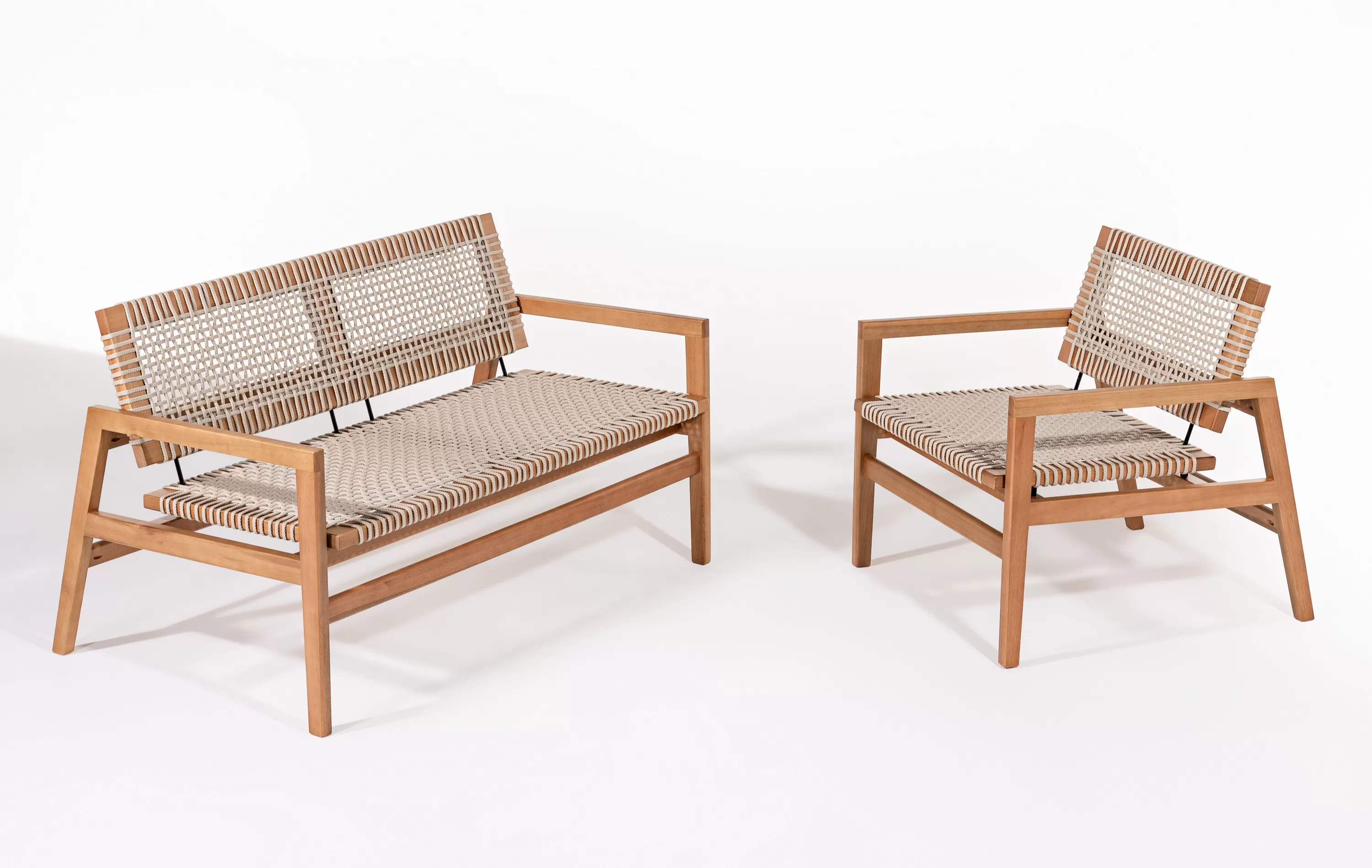 Sofá Levez em madeira e corda náutica | Acabamento em Verniz - Espaço Casa e Jardim