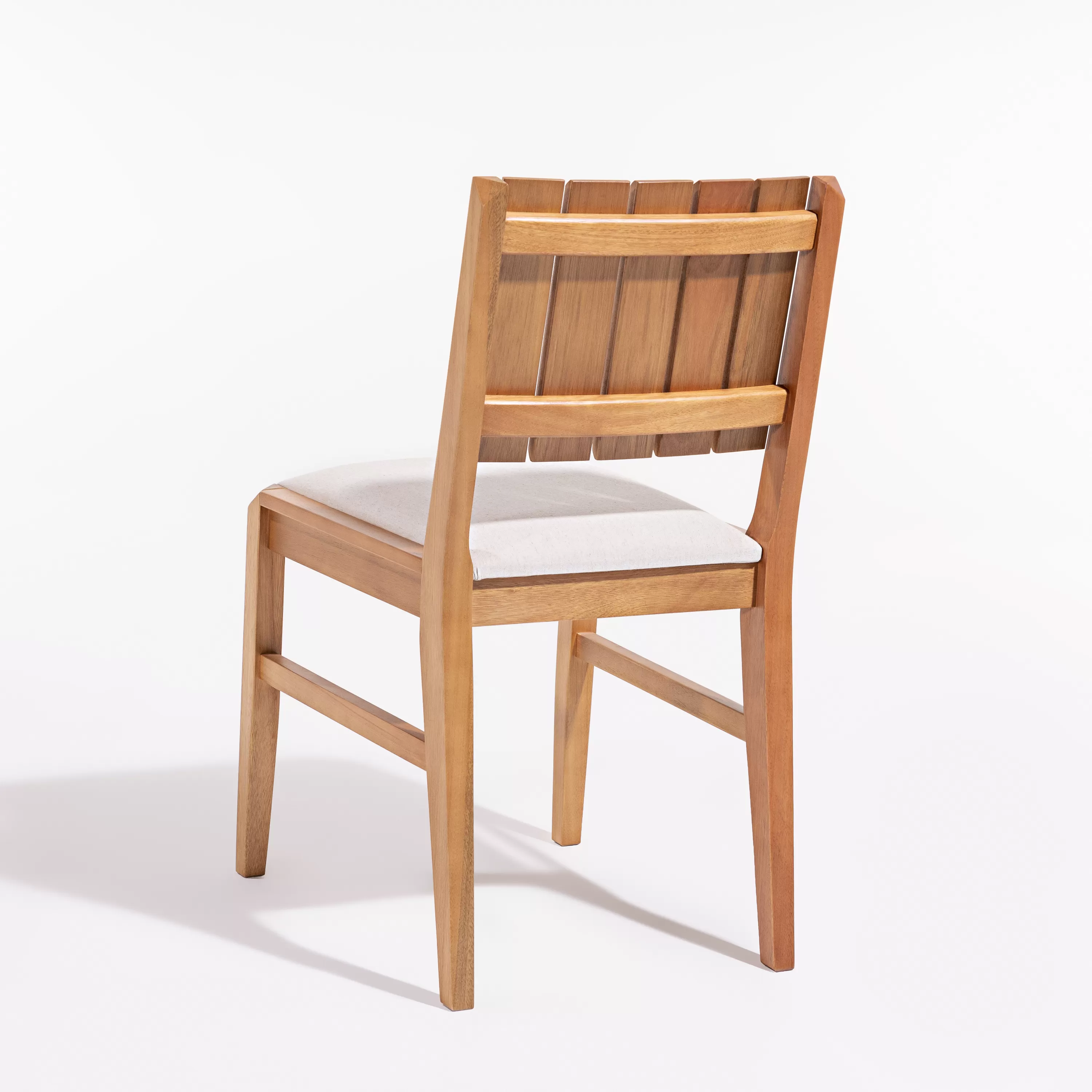 Cadeira Angra para Área Gourmet em Madeira e assento estofado | Acabamento em Verniz - Espaço Casa e Jardim