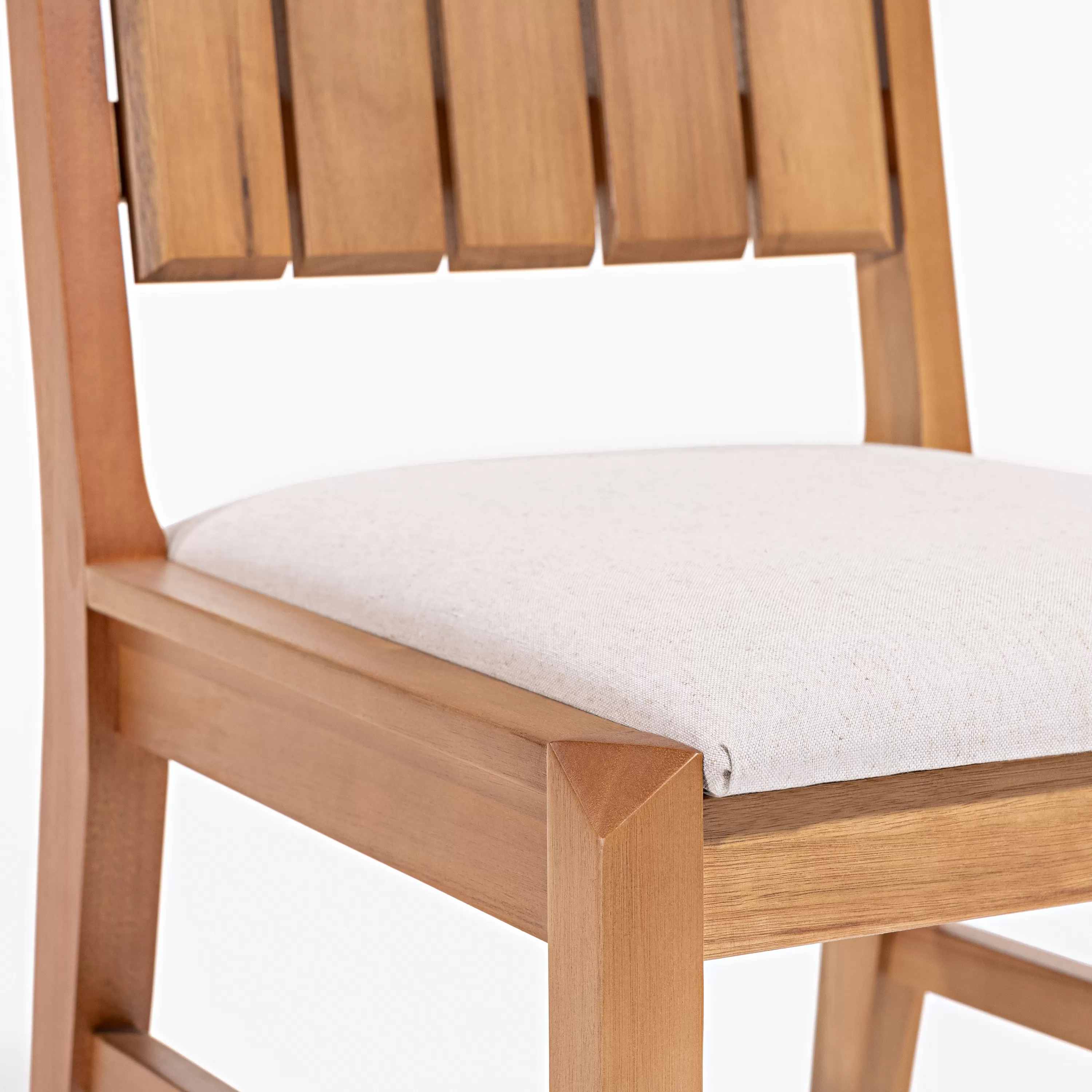 Cadeira Angra para Área Gourmet em Madeira e assento estofado | Acabamento em Verniz - Espaço Casa e Jardim