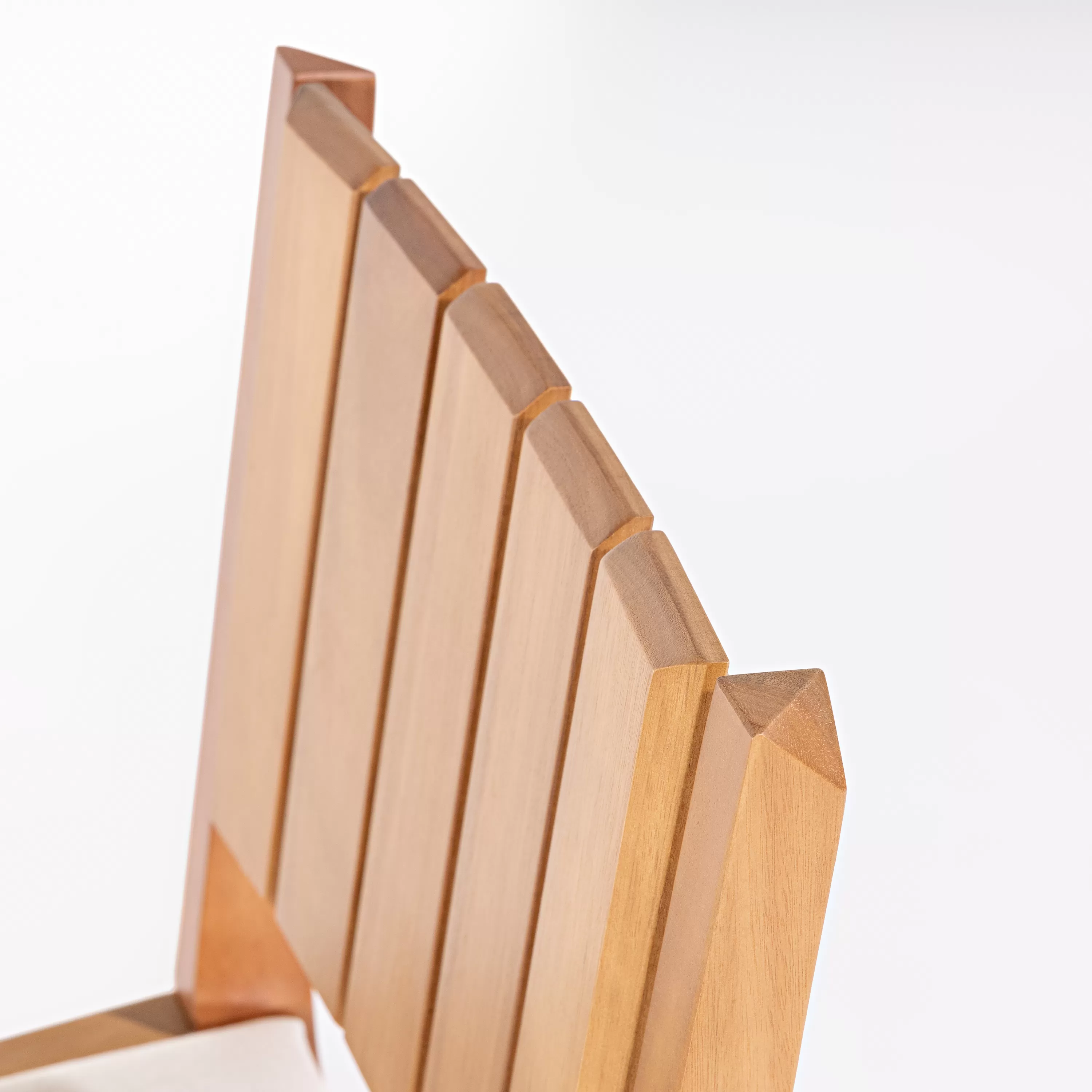 Cadeira Angra para Área Gourmet em Madeira e assento estofado | Acabamento em Verniz - Espaço Casa e Jardim