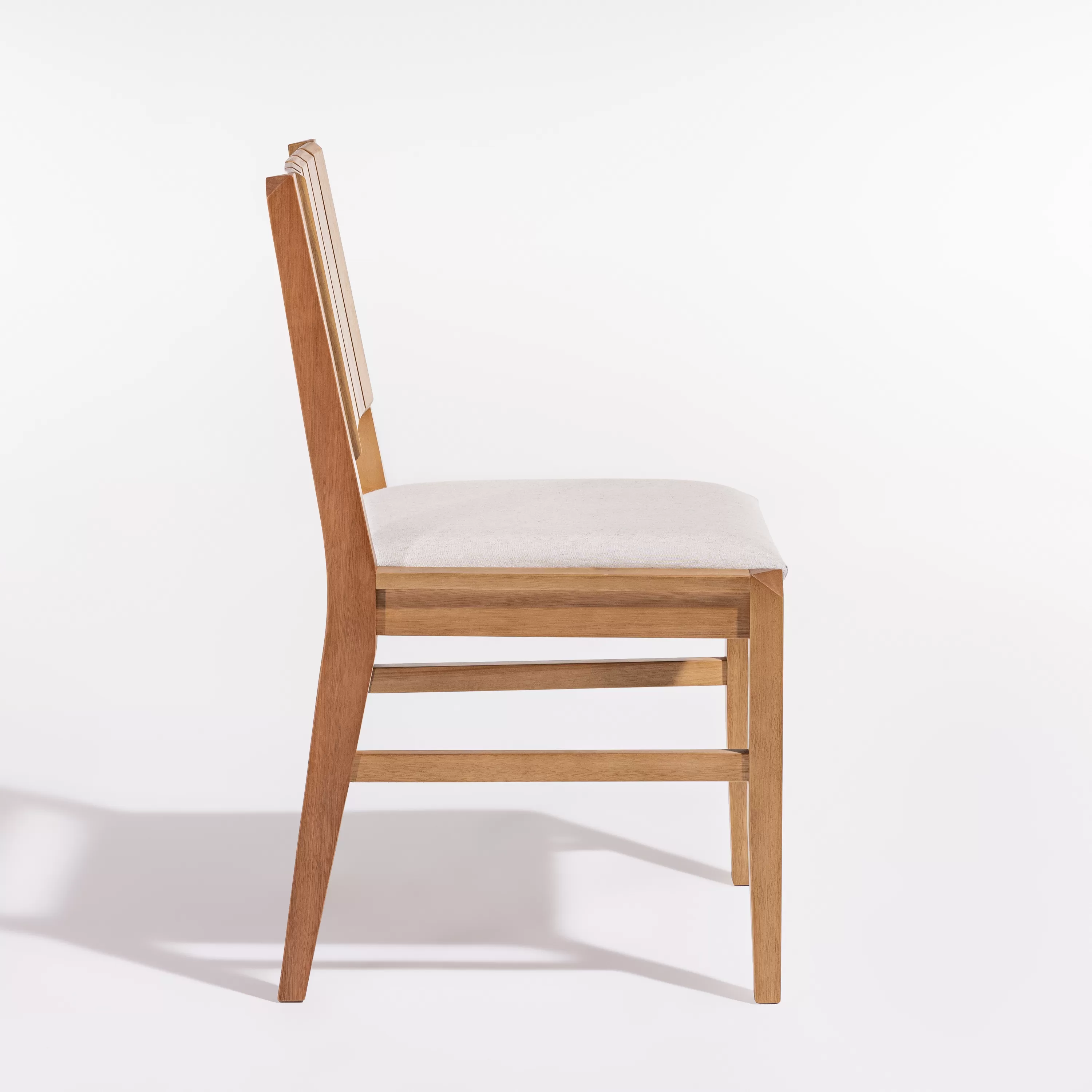 Cadeira Angra para Área Gourmet em Madeira e assento estofado | Acabamento em Verniz - Espaço Casa e Jardim